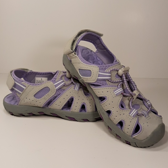 girls size 1 water shoes